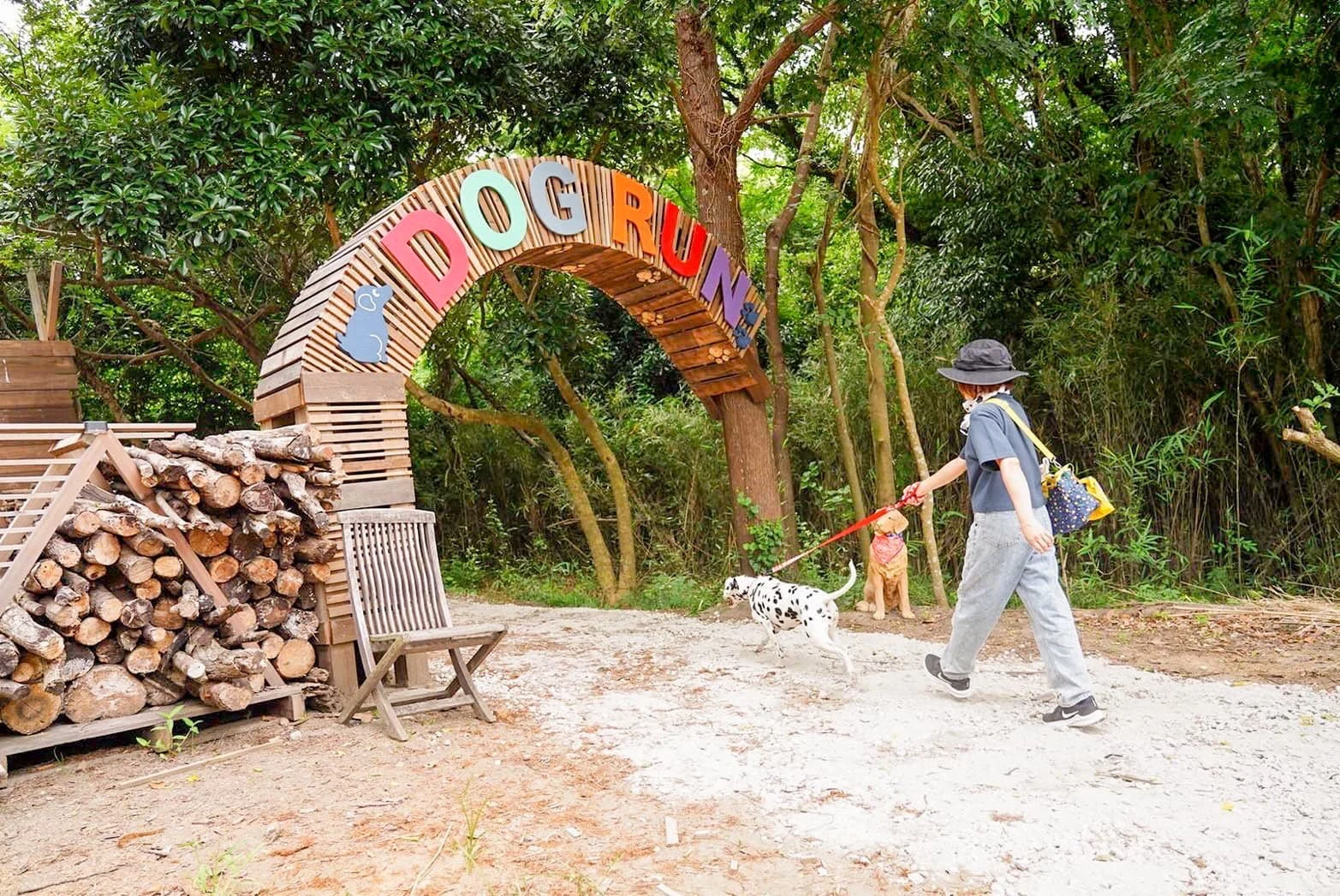 ドッグランの入口（DOG DEPT GARDEN CAMP 安房白浜 公式サイトより）